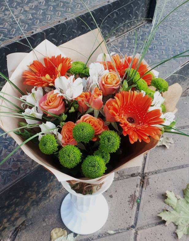 Букет цветов из: Герберы, Хризантемы, Альстромерии и Розы в Гатчину
