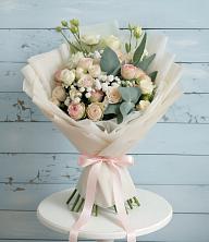 Букет цветов из:  Розы и Лизиантусы в Гатчину