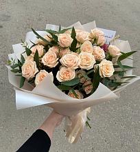 Букет Кремовые розы Латте в Гатчину