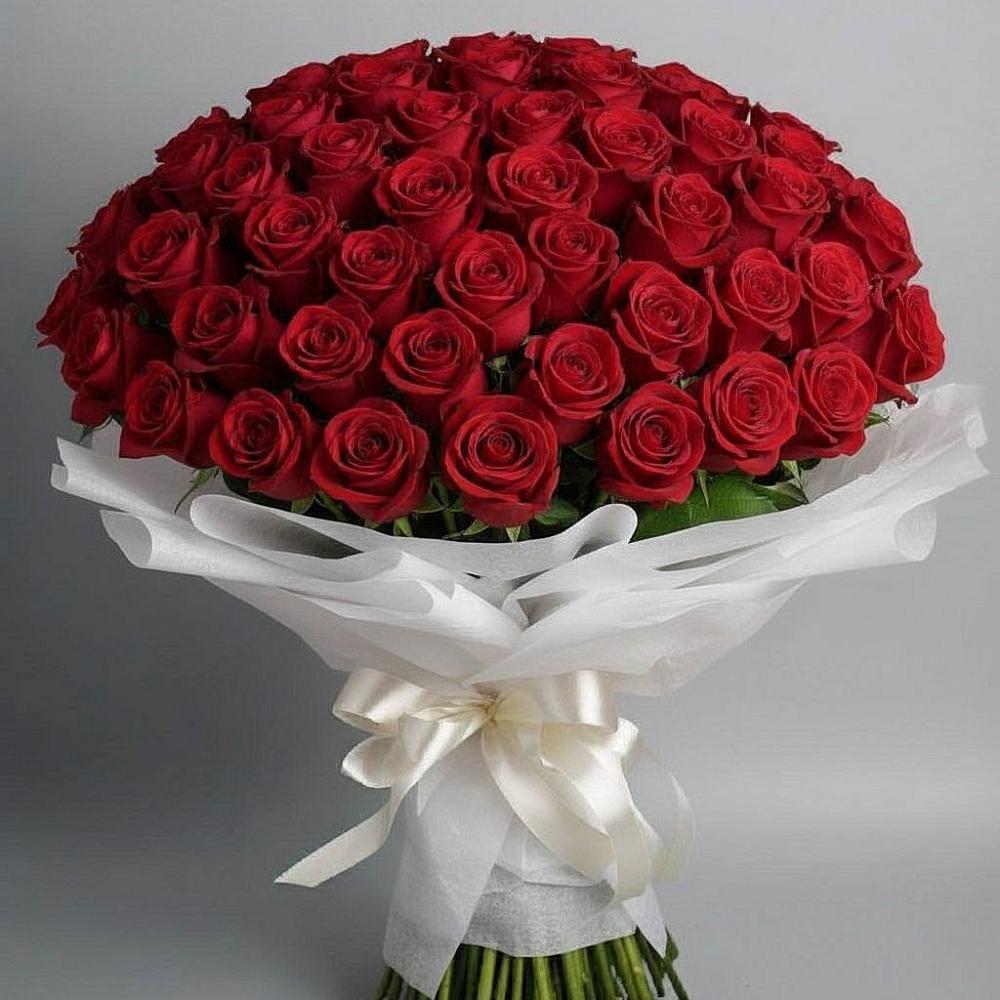 Букет 101 Красная роза Блэк Мэджик в Гатчину