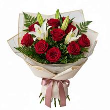 Букет цветов из:  Лилии и Розы в Гатчину