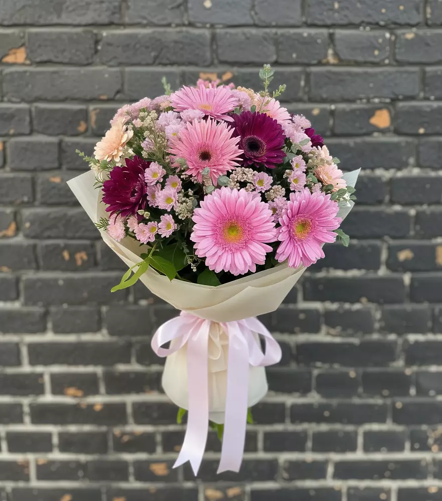 Букет цветов из: Герберы и Хризантемы в Гатчину