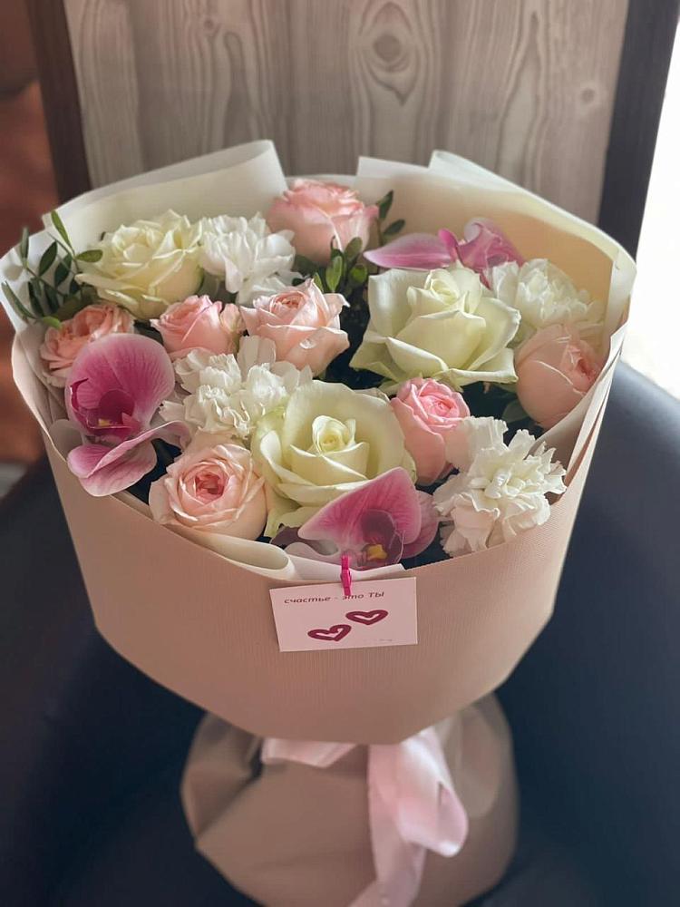 Букет цветов из: Орхидеи, Розы и Гвоздики в Гатчину