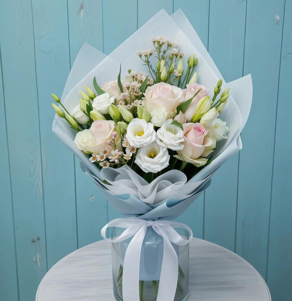 Букет цветов из: Розы и Лизиантусы в Гатчину