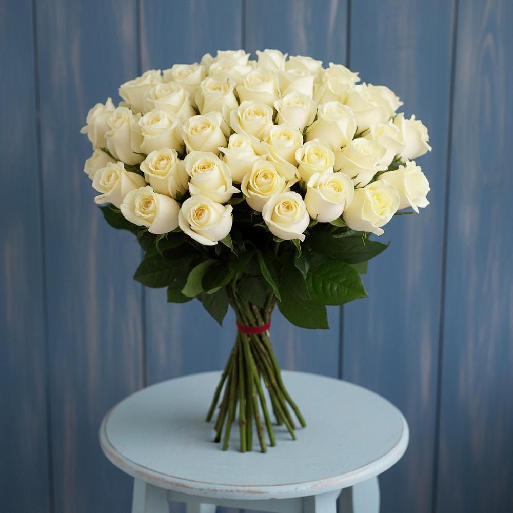 Букет 51 Белая роза Эдлесс Лав в Гатчину