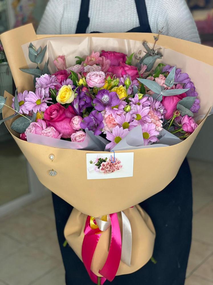 Букет цветов из: Хризантемы, Гвоздики и Альстромерии в Гатчину