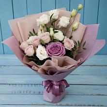 Букет цветов из:  Розы и Лизиантусы в Гатчину