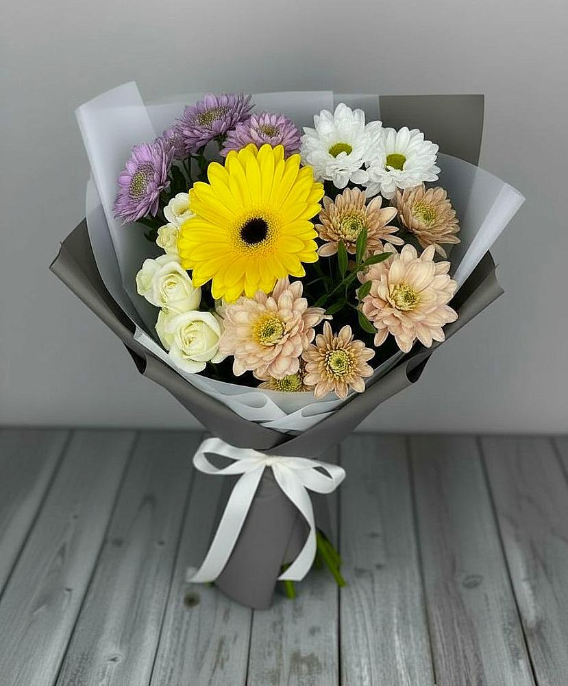 Букет цветов из: Розы, Герберы и Хризантемы в Гатчину