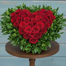 Цветочная композиция из Розы в виде сердца в Гатчину