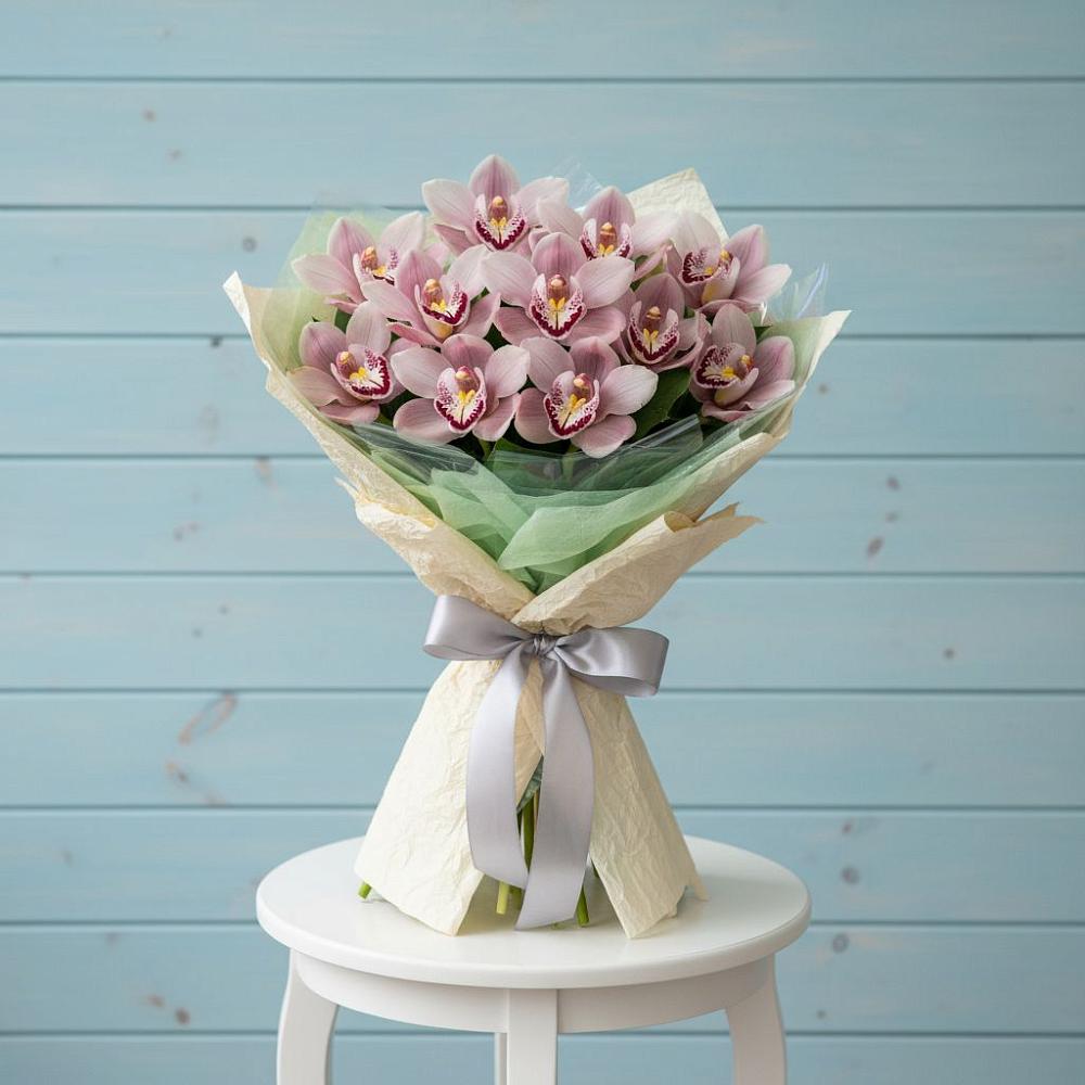 Букет цветов из: Орхидеи и Розы в Гатчину