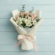 Букет цветов из:  Альстромерии в Гатчину