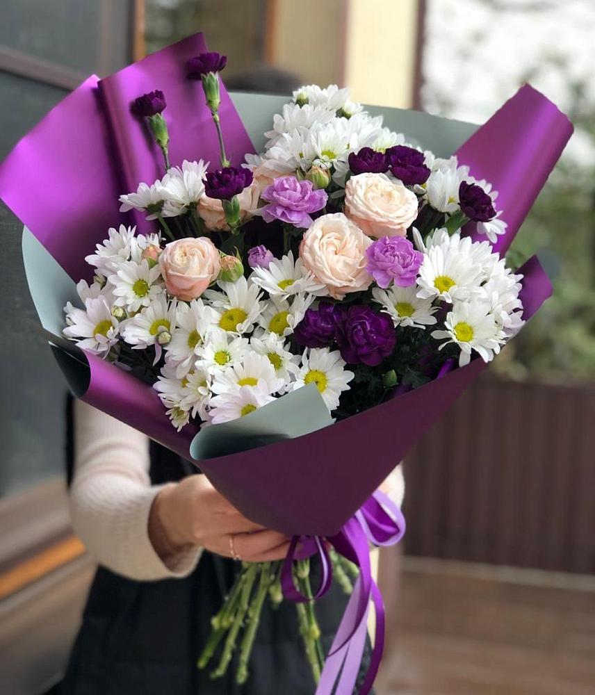 Букет цветов из: Хризантемы, Гвоздики и Розы в Гатчину