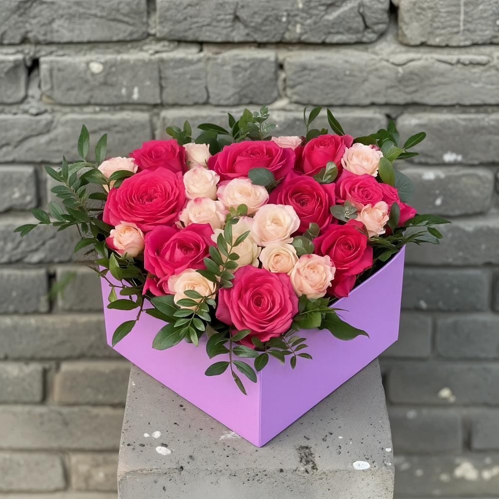 Цветочная композиция из Розы в коробке в Гатчину