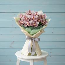 Букет цветов из:  Орхидеи и Розы в Гатчину
