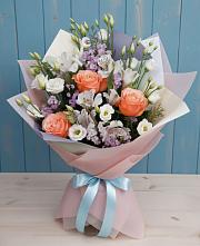 Букет цветов из:  Лизиантусы, Розы, Альстромерии и Гипсофила в Гатчину