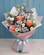 Букет цветов из:  Лизиантусы, Розы, Альстромерии и Гипсофила в Гатчину