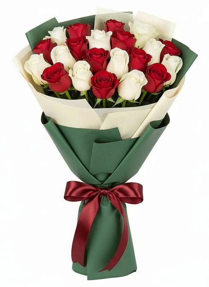 Букет Микс из красных и белых роз в Гатчину