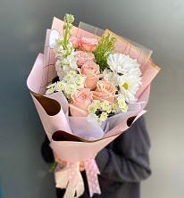 Букет цветов из:  Хризантемы и Розы в Гатчину