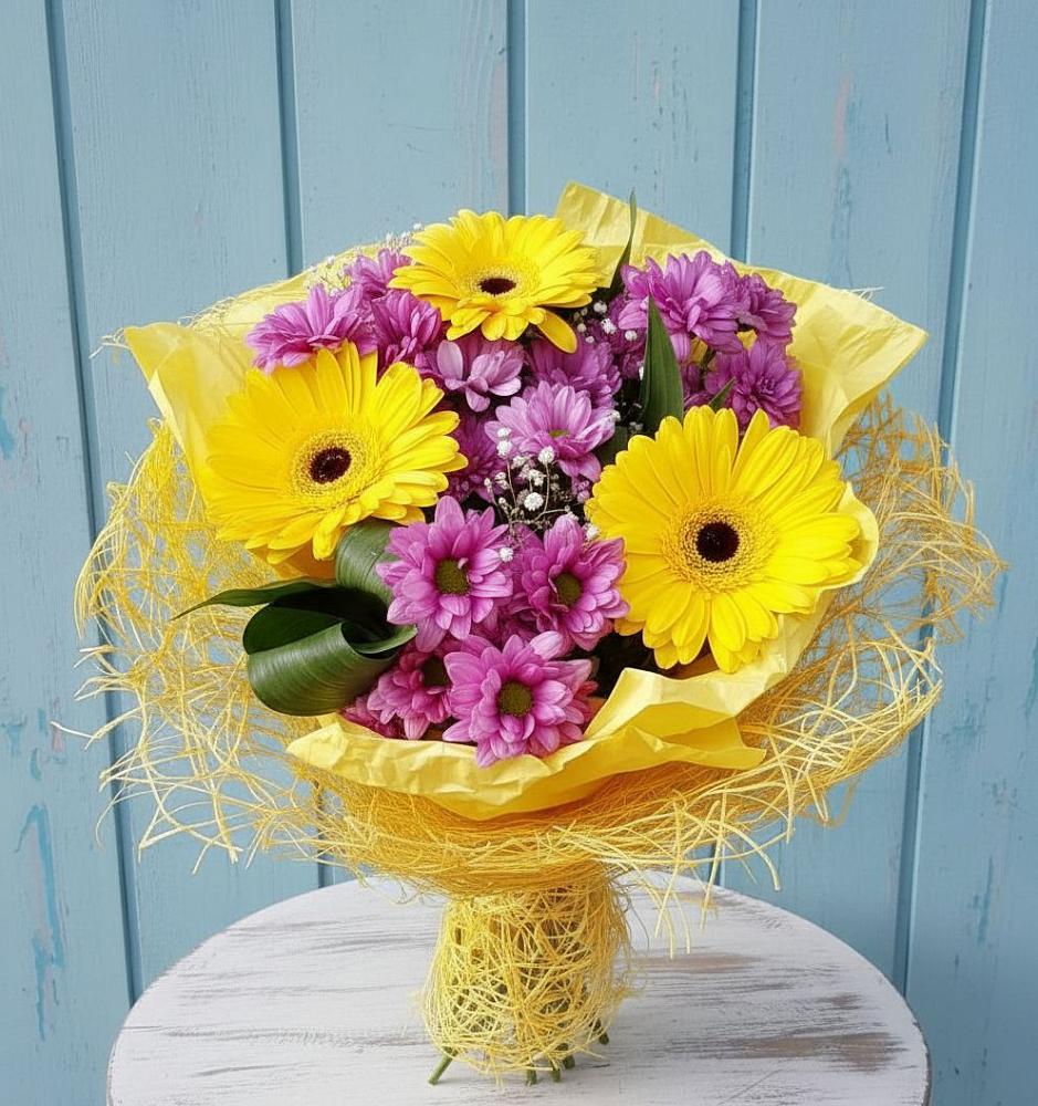 Букет цветов из: Хризантемы и Герберы в Гатчину