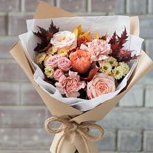 Букет цветов из:  Гвоздики, Хризантемы и Розы в Гатчину