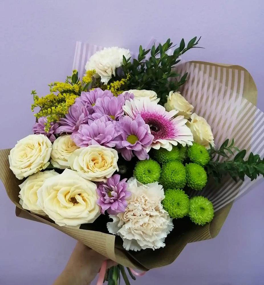 Букет цветов из: Хризантемы, Розы, Гвоздики и Герберы в Гатчину