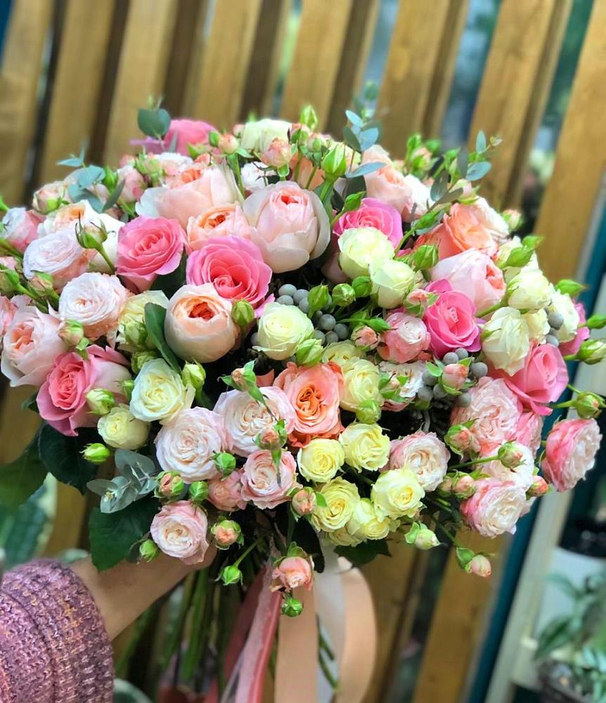 Букет цветов из: Розы в Гатчину