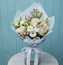 Букет цветов из:  Розы и Лизиантусы в Гатчину