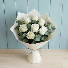 Букет Белые розы в Эвкалипте в Гатчину