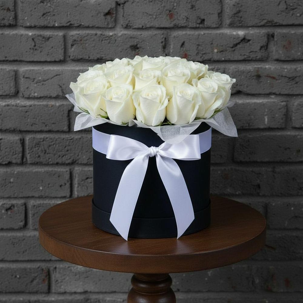 Цветочная композиция из Розы в шляпной коробке в Гатчину