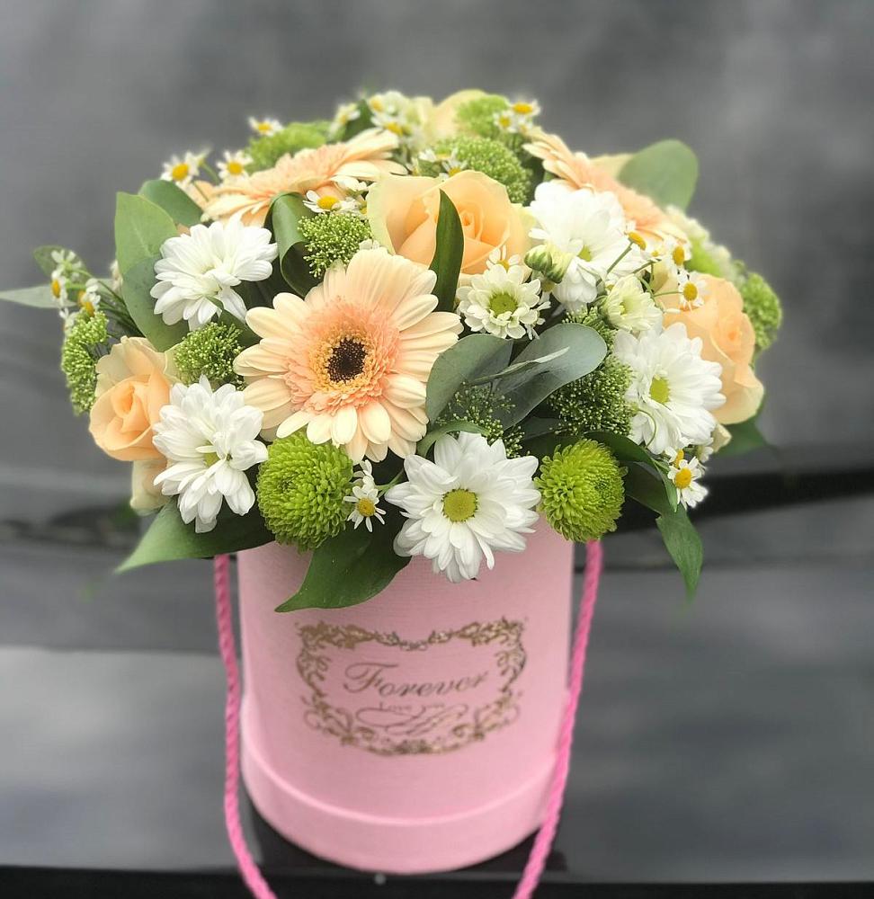 Цветочная композиция из Розы, Герберы и Хризантемы в шляпной коробке в Гатчину