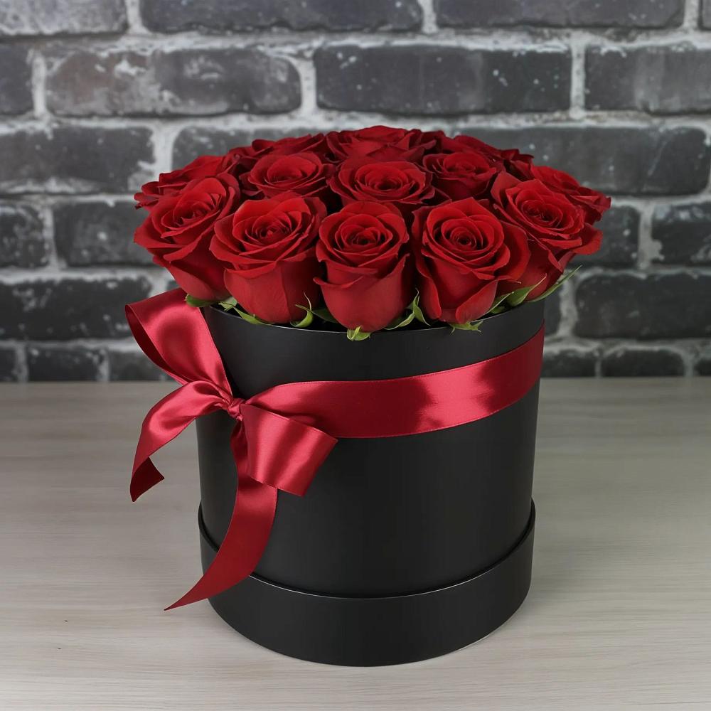 Цветочная композиция из Розы в шляпной коробке в Гатчину