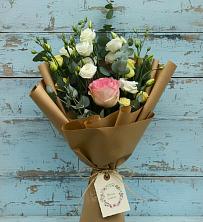 Букет цветов из:  Розы и Лизиантусы в Гатчину