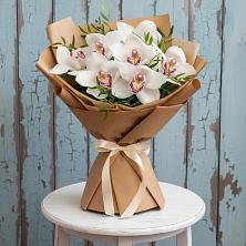 Букет цветов из:  Орхидеи и Розы в Гатчину