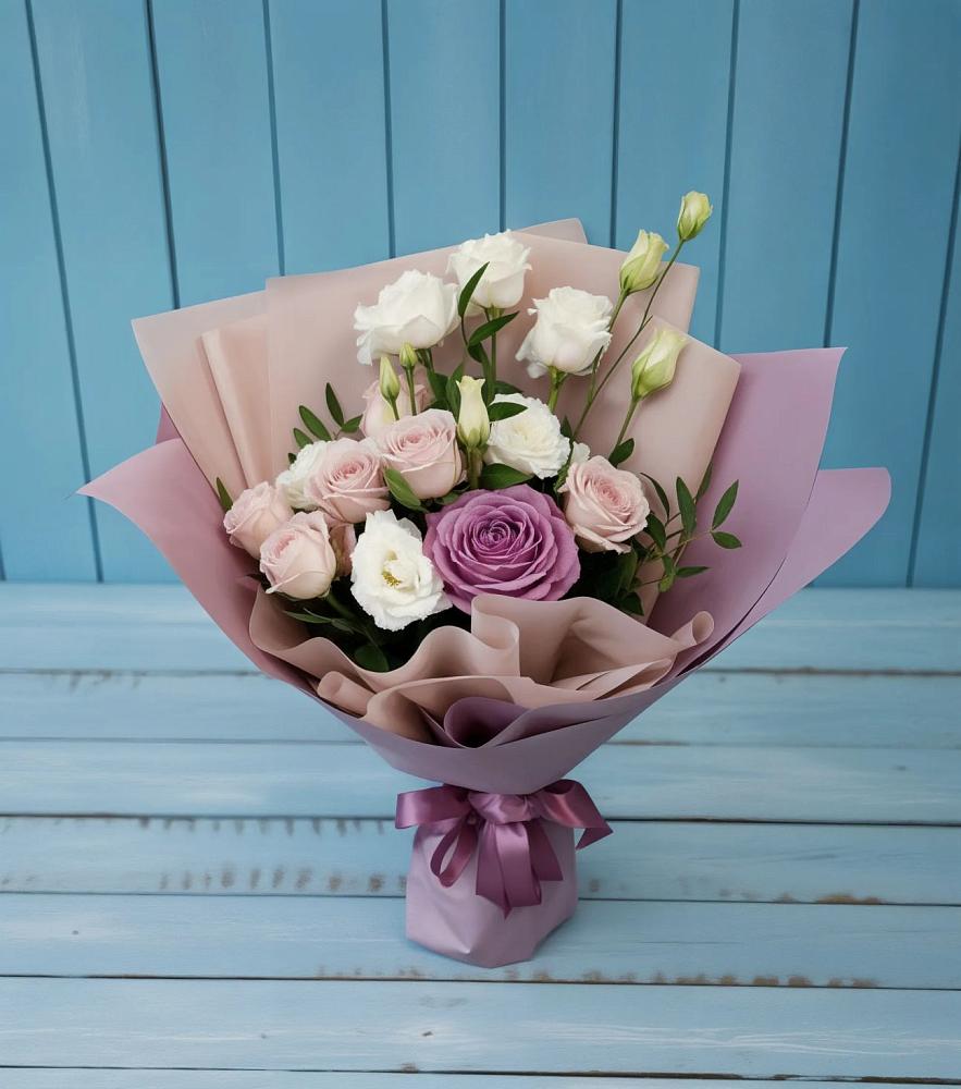 Букет цветов из: Розы и Лизиантусы в Гатчину