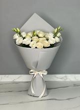 Букет цветов из:  Розы и Лизиантусы в Гатчину